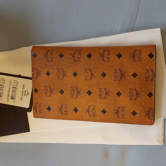 BNWT Authentic MCM wallet - Picture 5 of 6